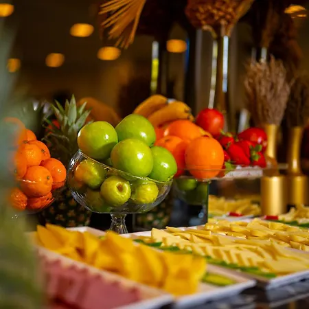 马里套房酒店 酒店