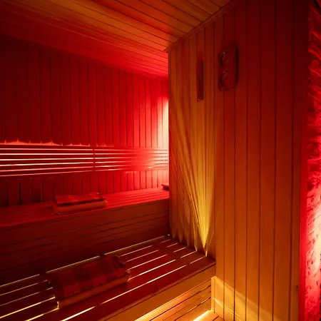 马里套房酒店 酒店 4*